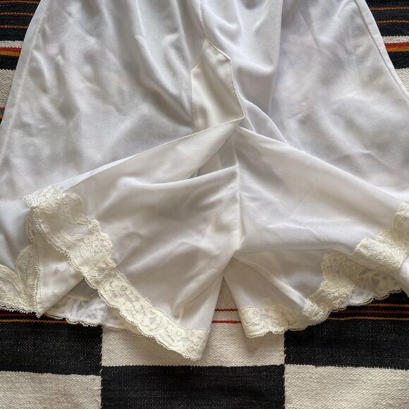 Vintage Pettipants Slip Shorts Nylon Bloomers Split Skirt Lace Trim White Small - Picture 7 of 8